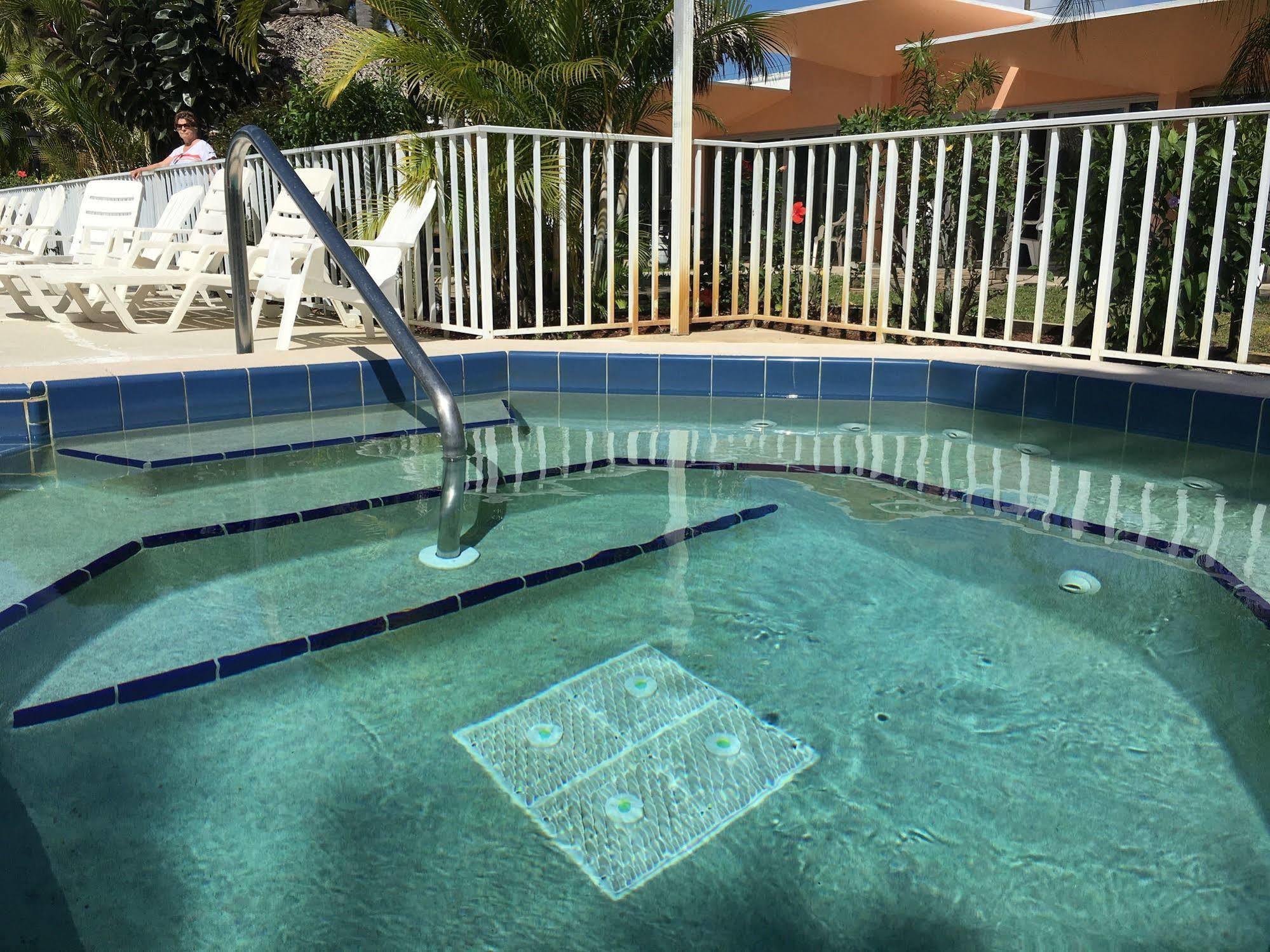 Warm Mineral Springs Motel North Port Bagian luar foto